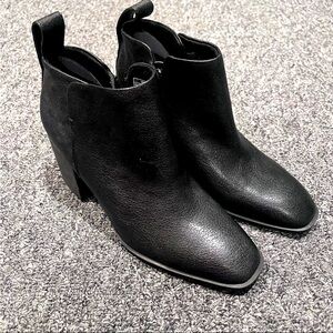 Women’s Vionic Lyssa Black Leather Arch Support Boots sz 6.5